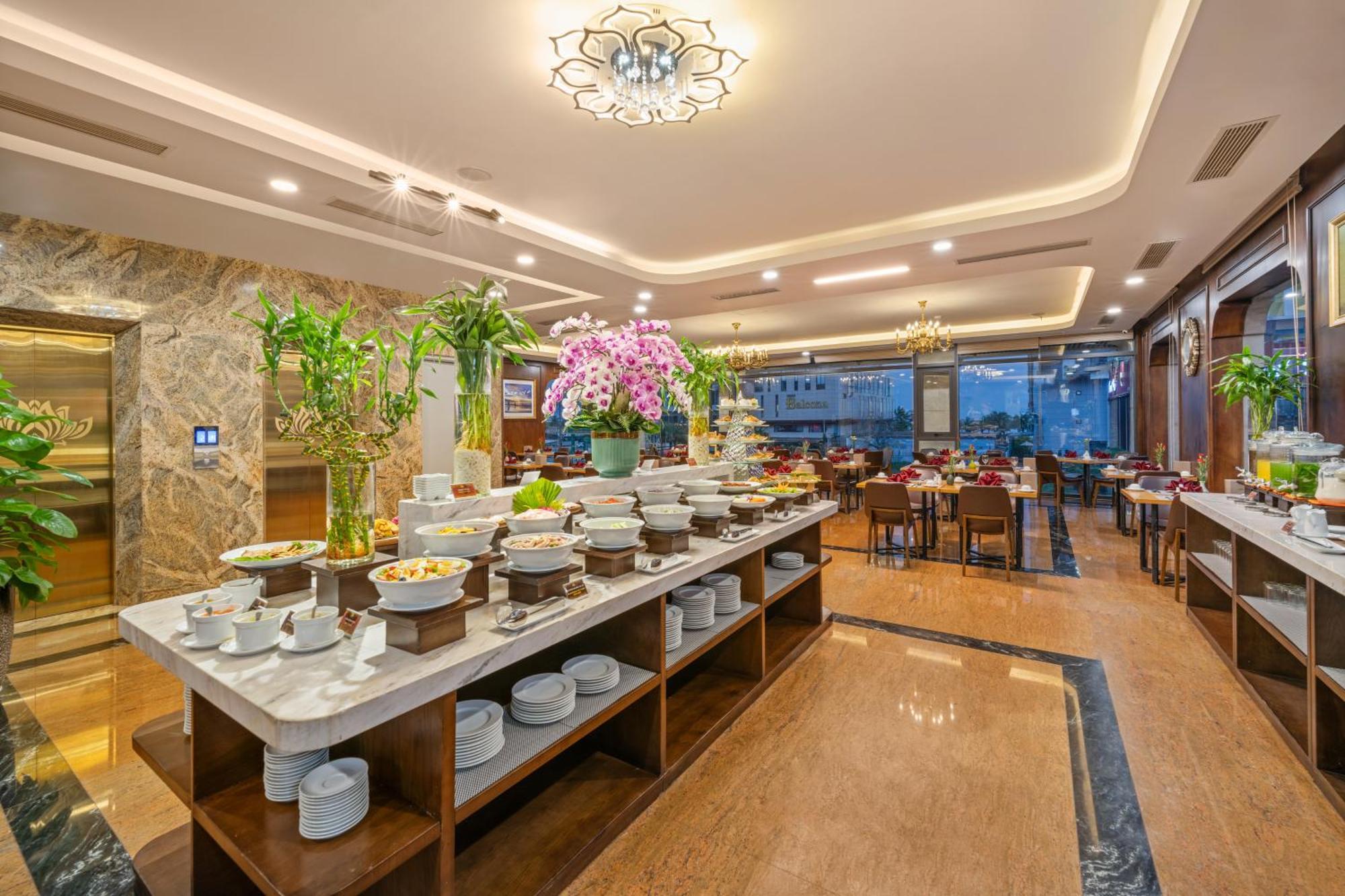 Golden Lotus Hotel Da Nang - Rooftop Bar Sea View المظهر الخارجي الصورة