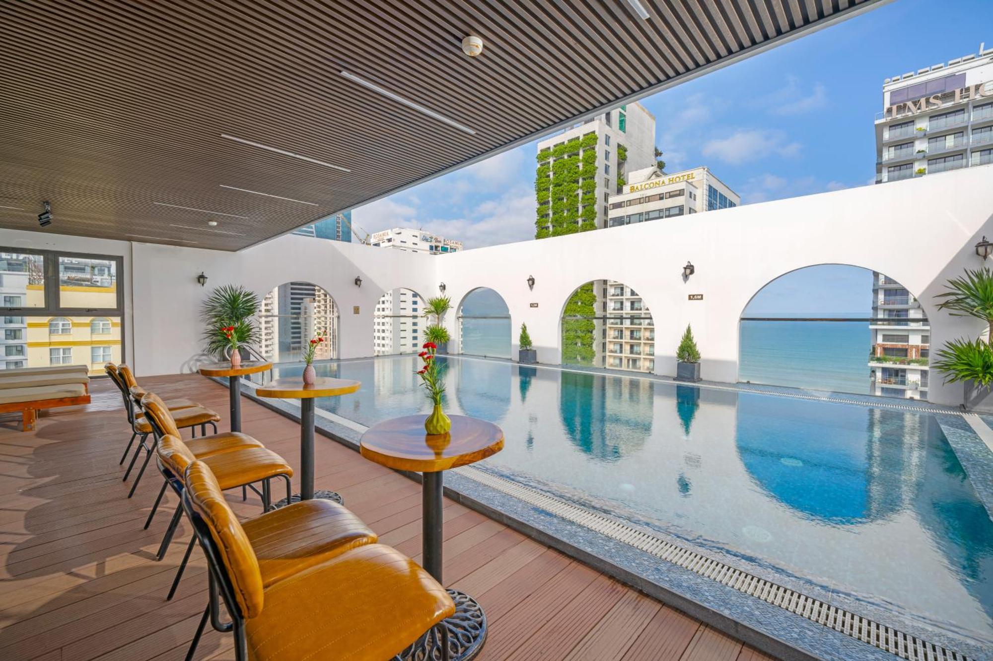 Golden Lotus Hotel Da Nang - Rooftop Bar Sea View المظهر الخارجي الصورة